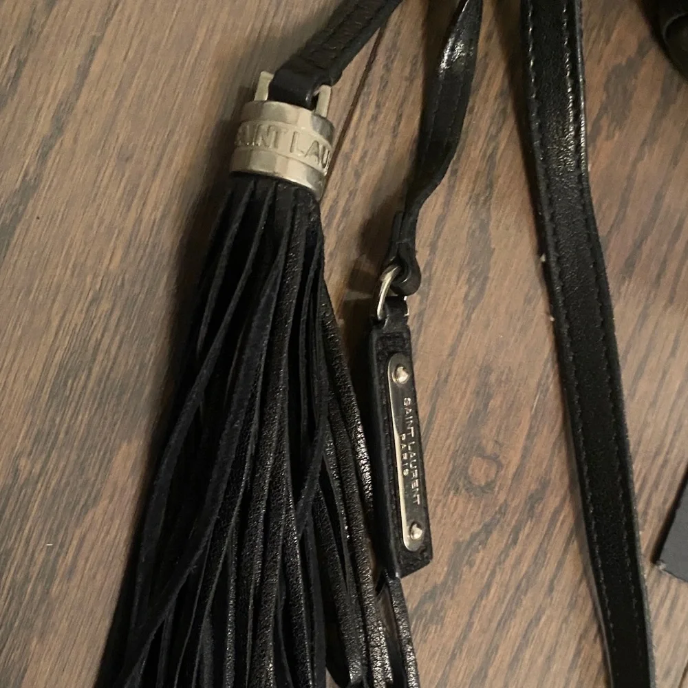 Saint Laurent Black Leather Shoulder Bag - Picture 2 of 6